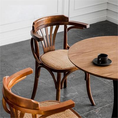 Καλή τιμή Simple Household Armrest Dining Chair Small Apartment Nordic Retro Backrest Leisure Rattan Dining Chair σε απευθείας σύνδεση